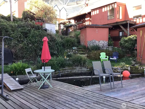 $298,000 | 3304 Fuhrman Avenue East, Unit 10, Seattle, WA 98102