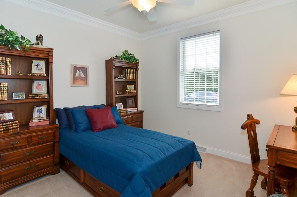 189 Minteer Road Butler, PA 16001 - Photo 22 of 25 Large bedroom.