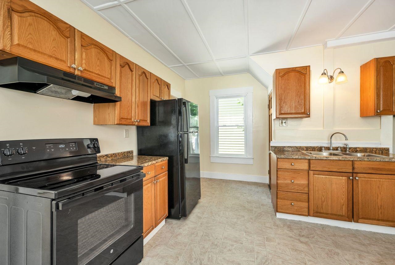 5 Silver Street Rochester, NH 03867 - Photo 5 of 40