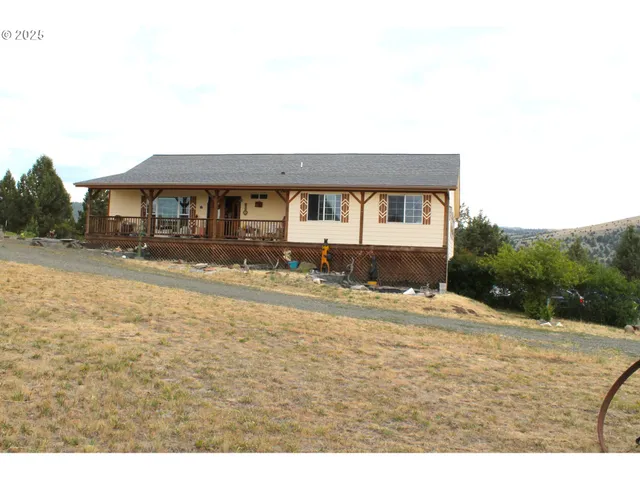 a house view with a outdoor space