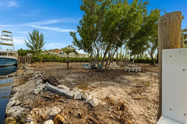 $985,000 | 2123 Spanish Channel Drive, Big Pine Key, FL 33043