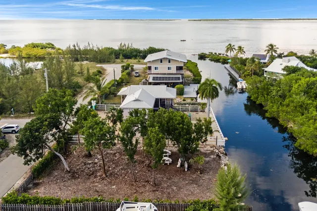 $985,000 | 2123 Spanish Channel Drive, Big Pine Key, FL 33043