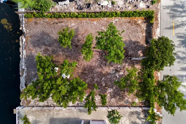 $985,000 | 2123 Spanish Channel Drive, Big Pine Key, FL 33043