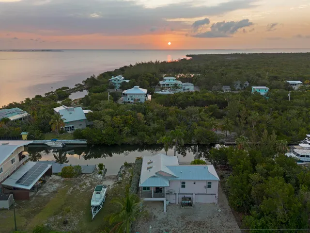 $985,000 | 2123 Spanish Channel Drive, Big Pine Key, FL 33043