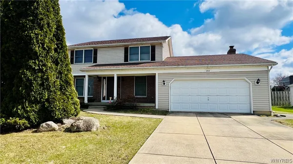 $379,900 | 204 Holiday Lane, Hamburg, NY 14075