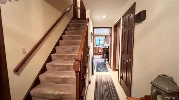 $379,900 | 204 Holiday Lane, Hamburg, NY 14075