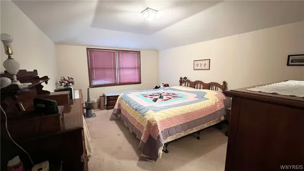 $379,900 | 204 Holiday Lane, Hamburg, NY 14075