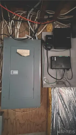 $379,900 | 204 Holiday Lane, Hamburg, NY 14075