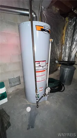 $379,900 | 204 Holiday Lane, Hamburg, NY 14075