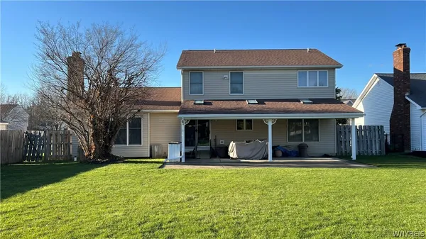 $379,900 | 204 Holiday Lane, Hamburg, NY 14075