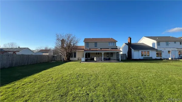 $379,900 | 204 Holiday Lane, Hamburg, NY 14075