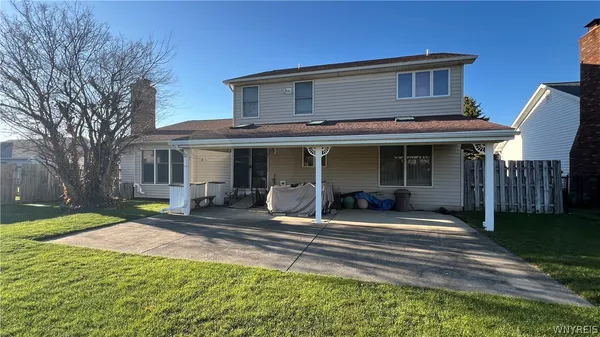 $379,900 | 204 Holiday Lane, Hamburg, NY 14075