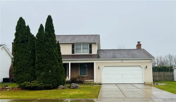 $379,900 | 204 Holiday Lane, Hamburg, NY 14075