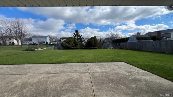 $379,900 | 204 Holiday Lane, Hamburg, NY 14075