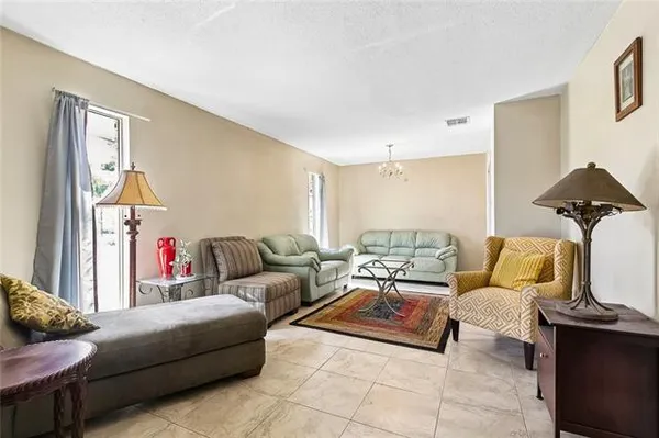 $289,000 | 3712 Clearview Parkway, Metairie, LA 70006