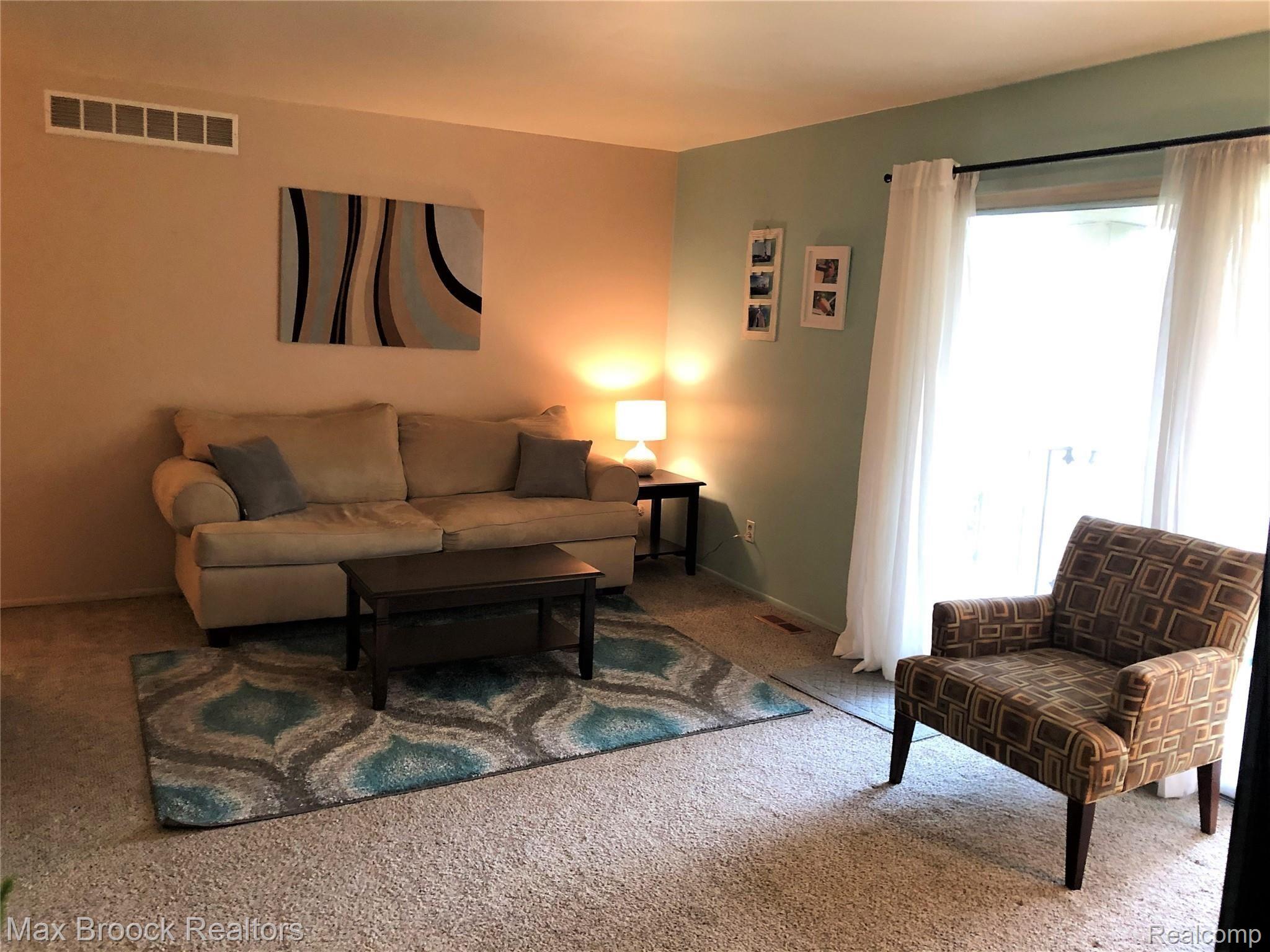 29273 Hayes Road, Unit 7 Warren, MI 48088 - Photo 3 of 36 6.lvgroom