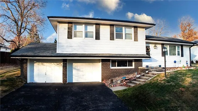 $259,500 | 11 South Carriage Drive, St. Joseph, MO 64506