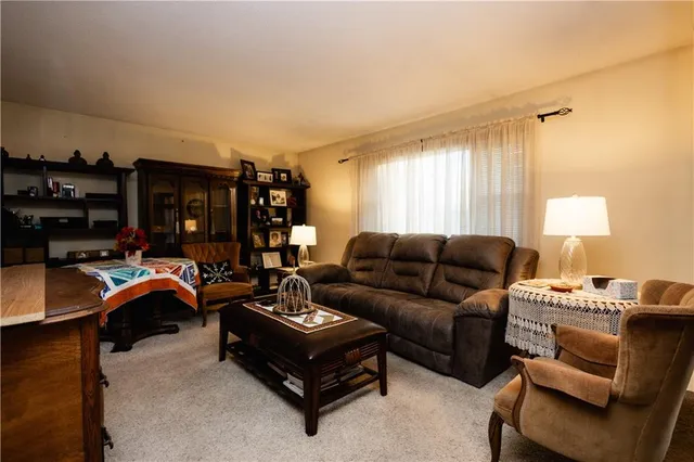 $259,500 | 11 South Carriage Drive, St. Joseph, MO 64506