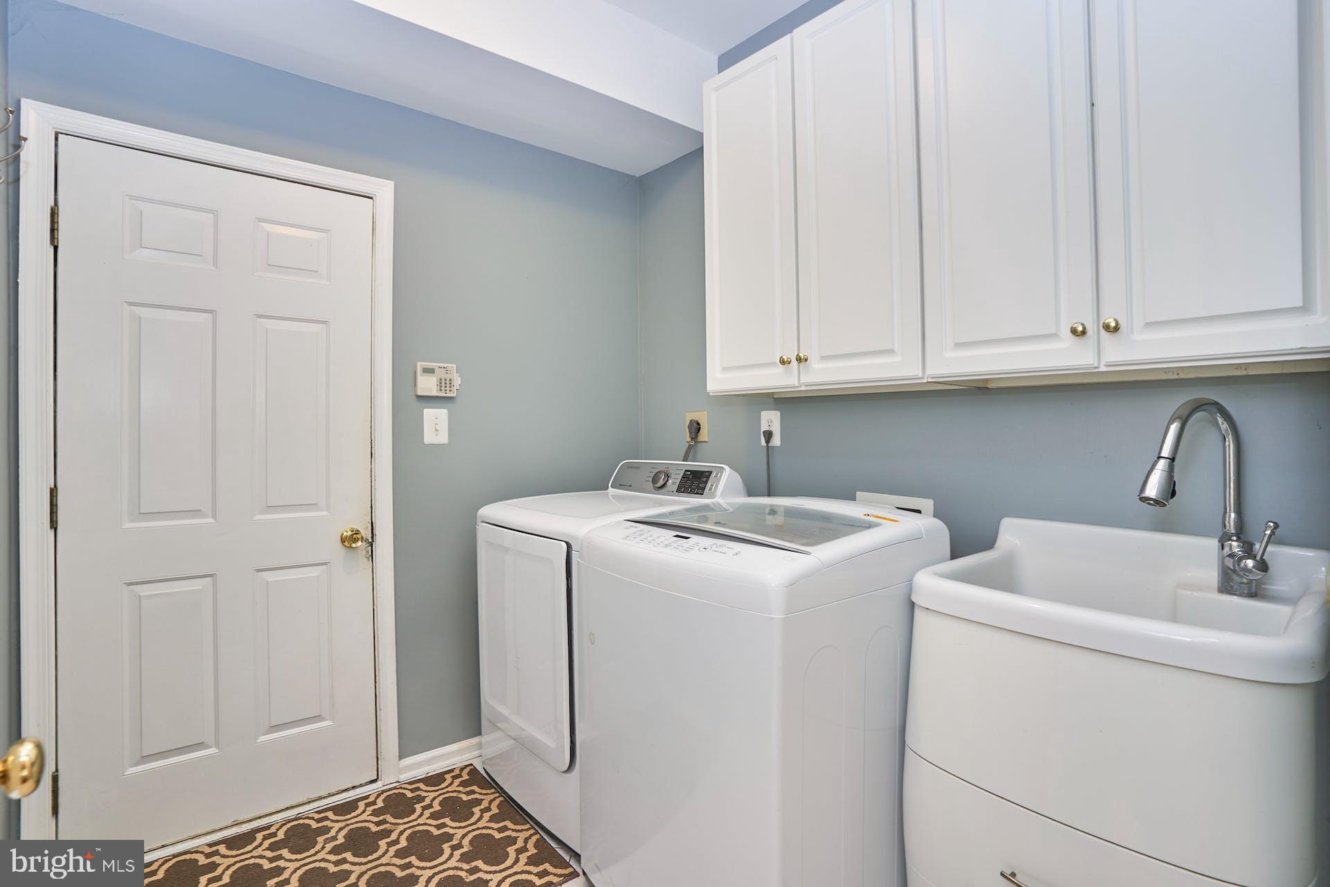 1303 Aldbury Way Reston, VA 20194 - Photo 42 of 62 Main Level Laundry