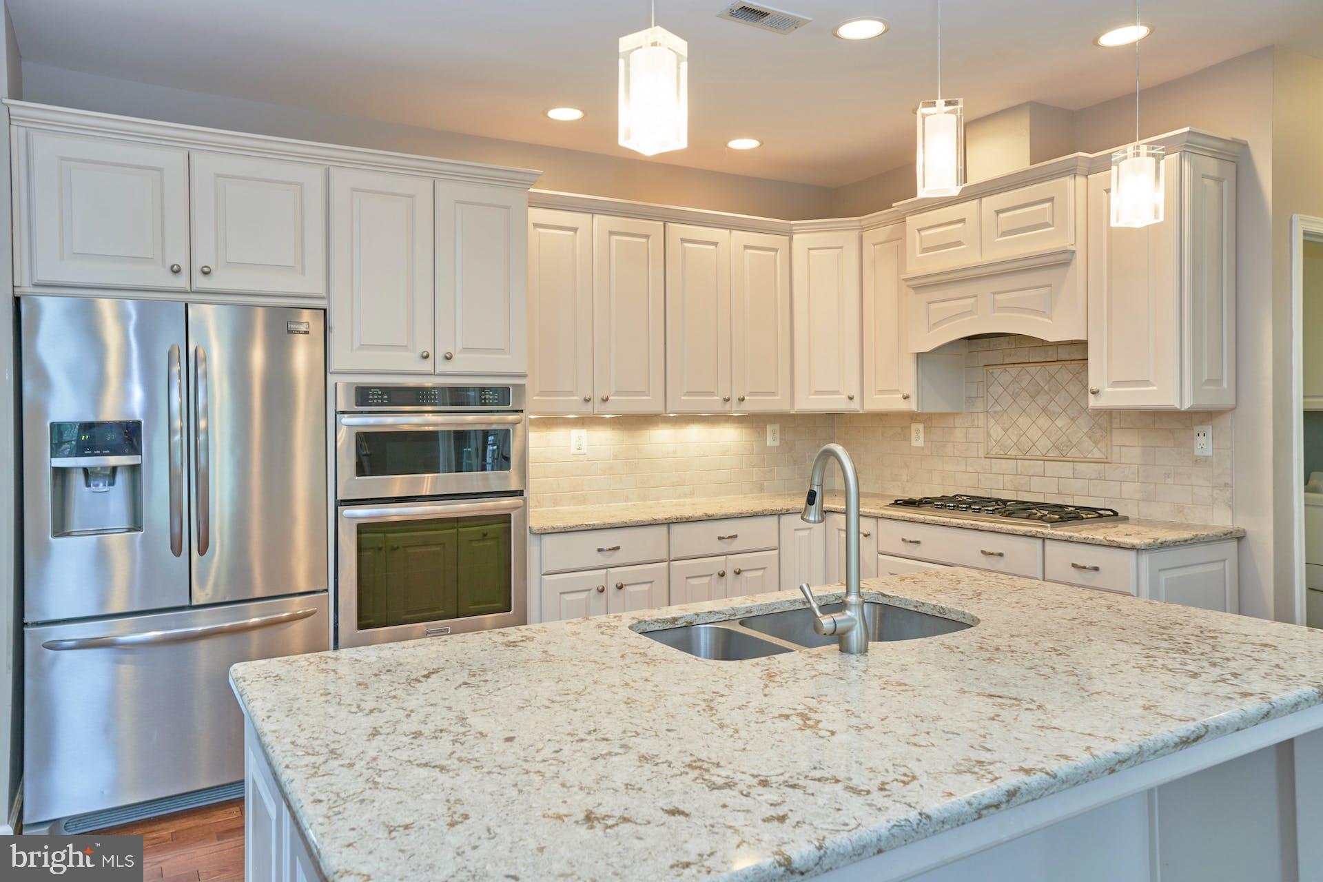 1303 Aldbury Way Reston, VA 20194 - Photo 6 of 62 Granite Counters