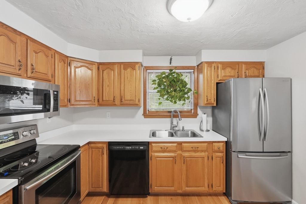 30 Golden Hills Road Saugus, MA 01906 - Photo 13 of 40