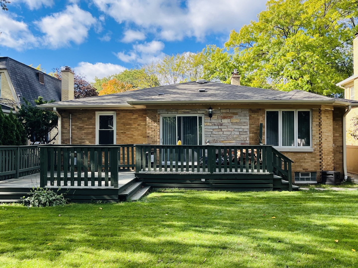 1041 Vernon Avenue Park Ridge, IL 60068 - Photo 2 of 29 Gallery Image 2