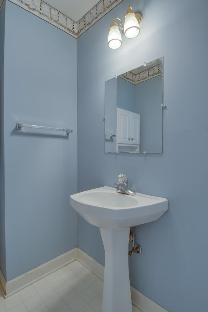 1818 O'Reilly Circle Spring Hill, TN 37174 - Photo 6 of 19 Great colors and a pedestal sink in this bathroom.