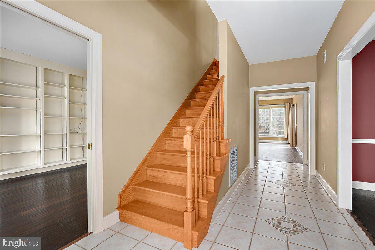 3357 Redden Ferry Road Eden, MD 21822 - Photo 7 of 107 Hardwood Staircase