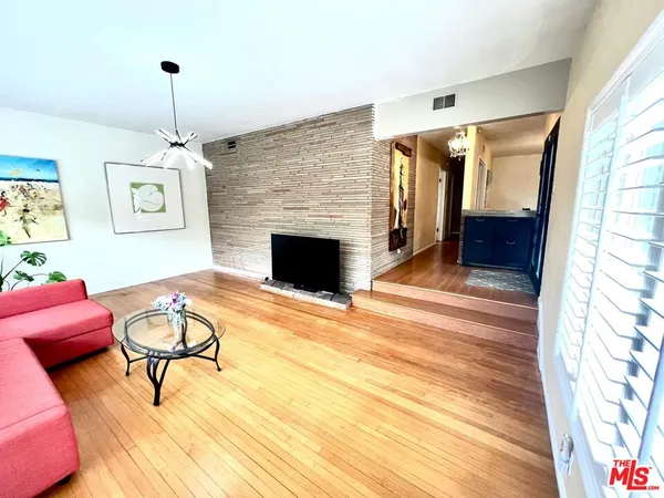 $4,950 | 4340 Sepulveda Boulevard, Sherman Oaks, CA 91403