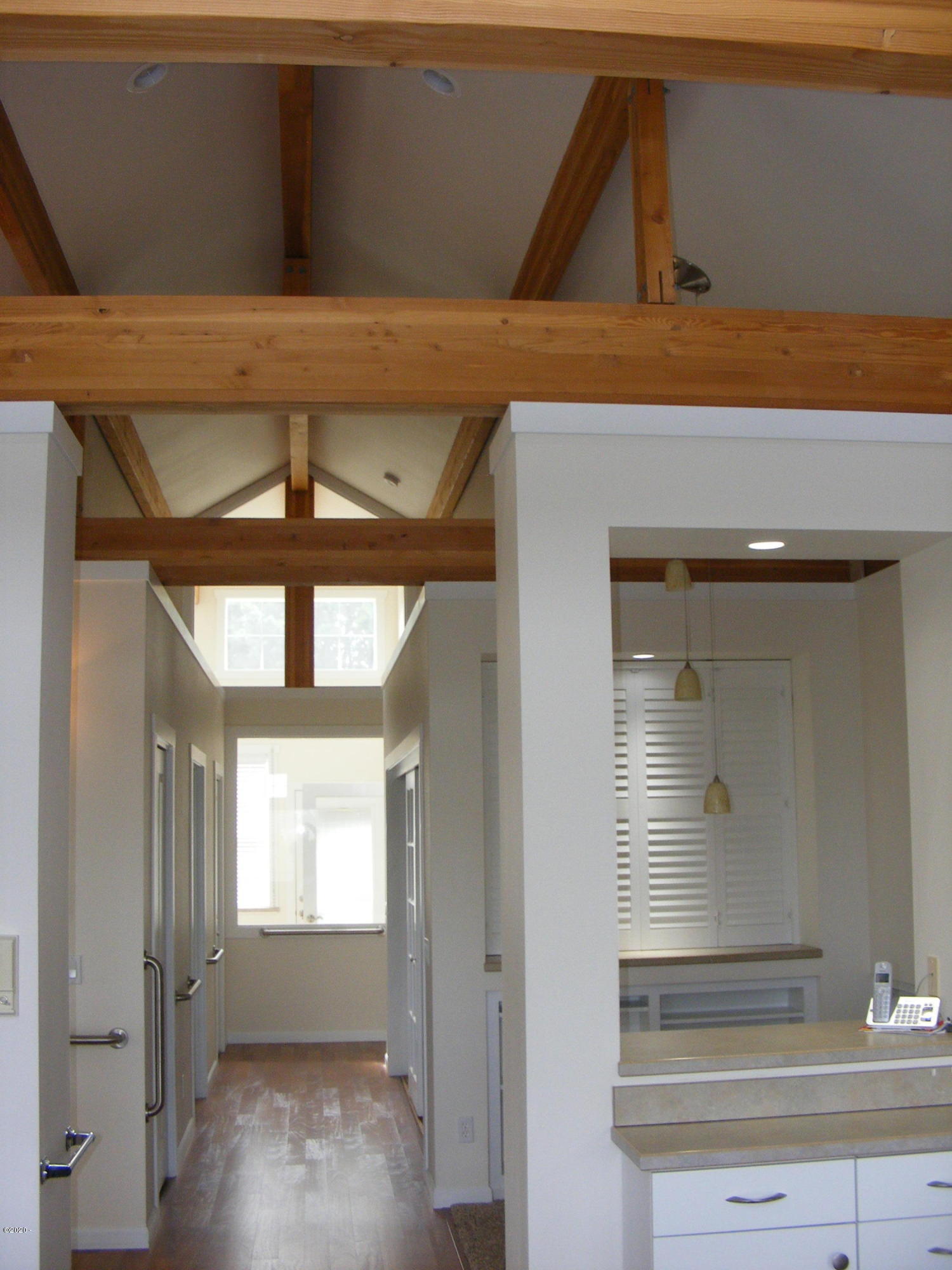 415 Northwest 19th Street Newport, OR 97365 - Photo 26 of 40 beamed hallway