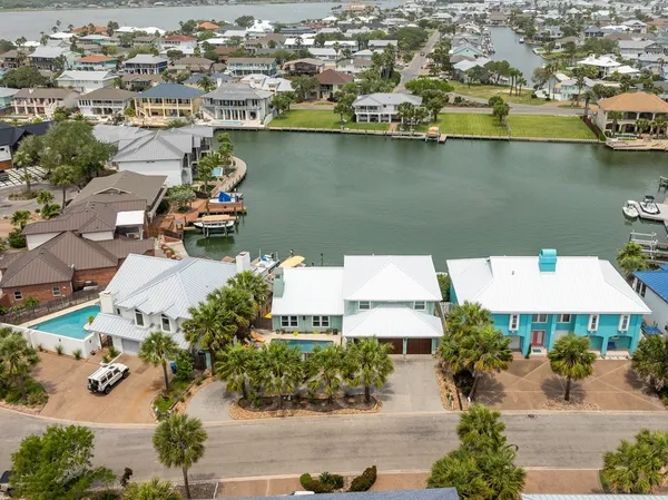 $1,595,000 | 33 Blue Heron Drive, Rockport, TX 78382