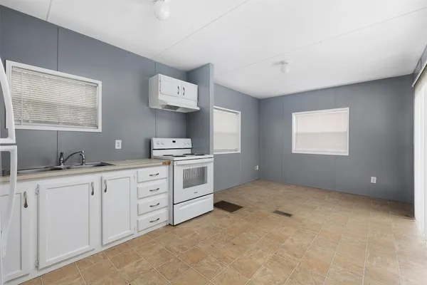 $800 | 5015 39th Street East, Unit 7, Dickinson, TX 77539