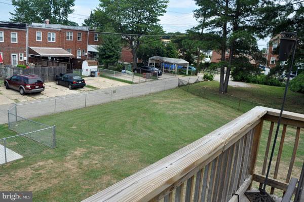 307 Capitol Court Baltimore, MD 21221 - Photo 17 of 28 side yard