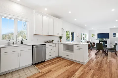 $949,000 | 25 Carroll Street, Exeter, NH 03833