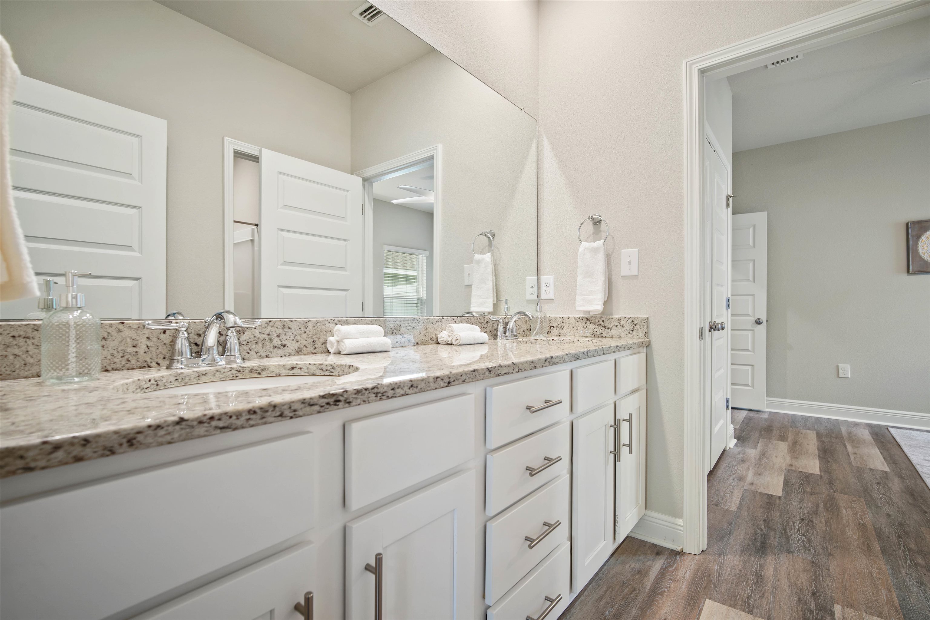 24812 Spectacular Bid Loop Daphne, AL 36526 - Photo 22 of 43 Bathroom