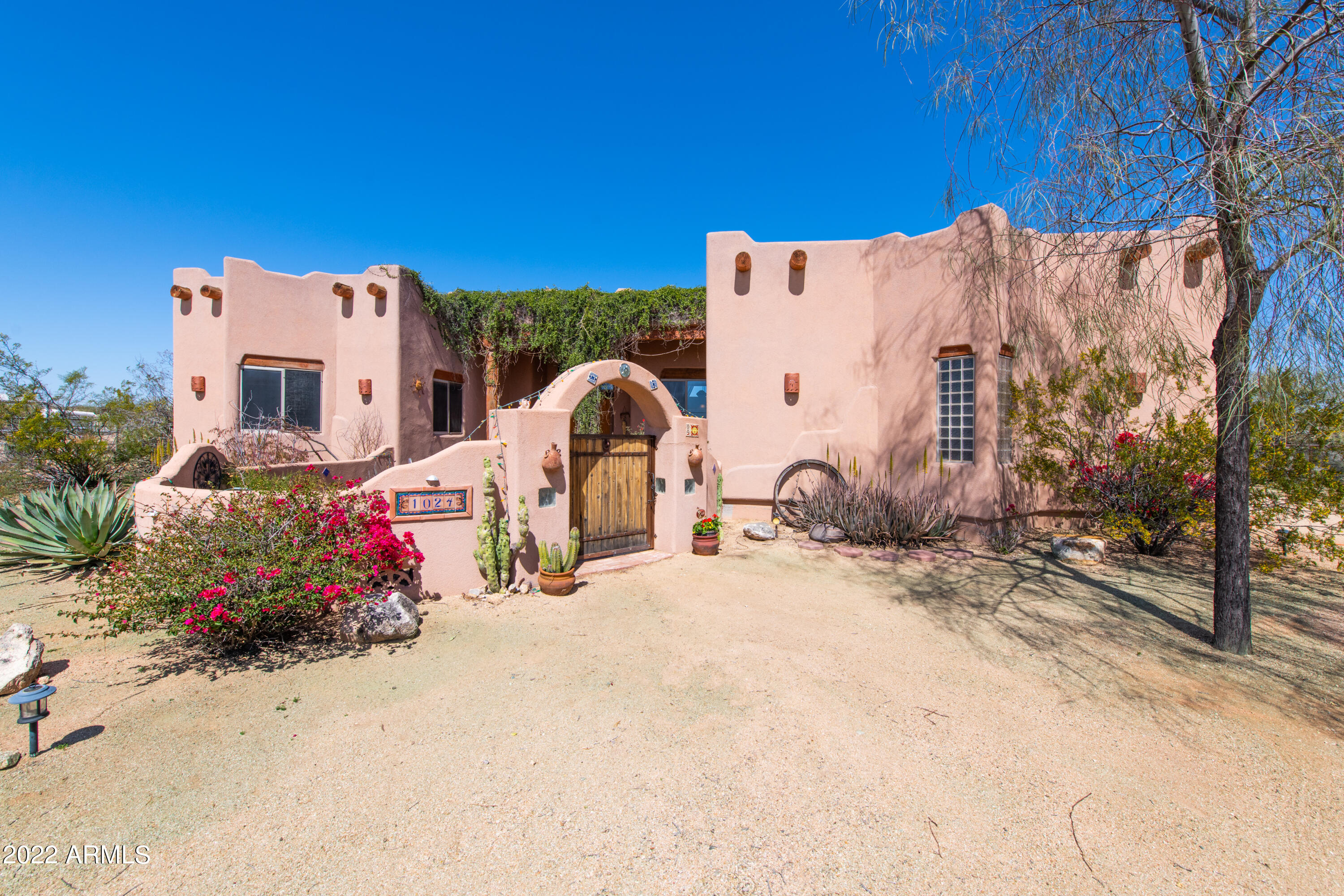 1024 East Maddock Road Phoenix, AZ 85086 - Photo 2 of 26 001_Front Of Home