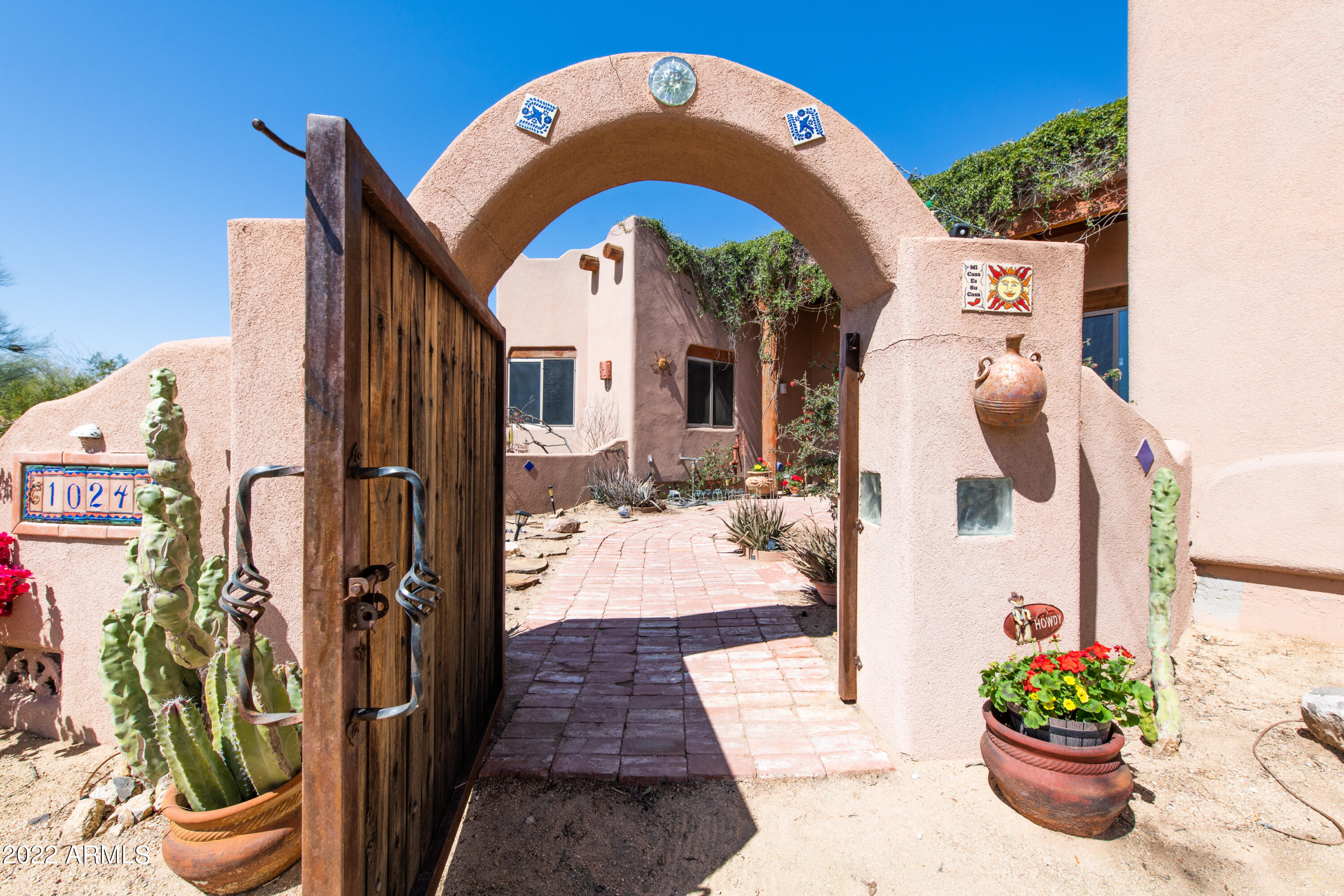 1024 East Maddock Road Phoenix, AZ 85086 - Photo 3 of 26 002_Welcome Home !!!