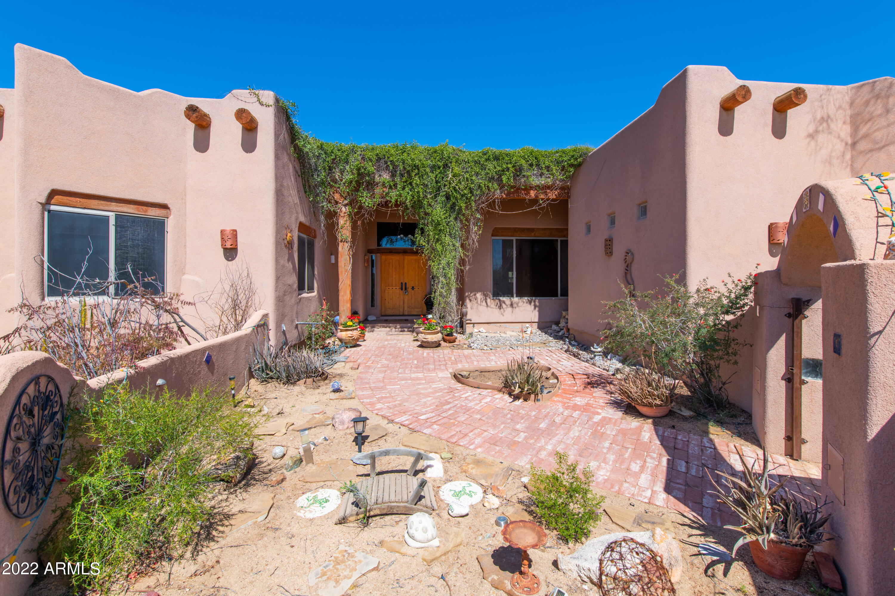 1024 East Maddock Road Phoenix, AZ 85086 - Photo 4 of 26 003_Front Courtyard