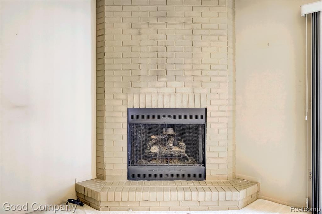 1010 Willow Grove Court Rochester Hills, MI 48307 - Photo 4 of 36