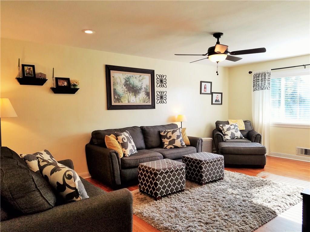 560 Paris Colliers Road Burgettstown, PA 15021 - Photo 3 of 20 Gallery Image 3