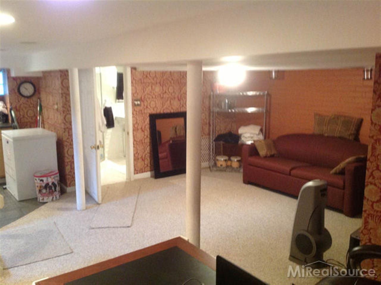214 Fisher Road Grosse Pointe, MI 48230 - Photo 8 of 10 31167257-7.JPG