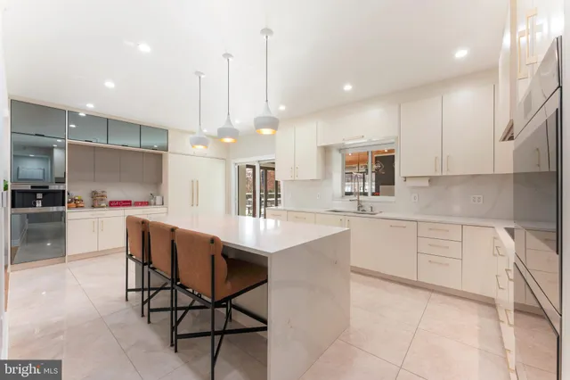 $993,900 | 528 Hoyt Road, Huntingdon Valley, PA 19006