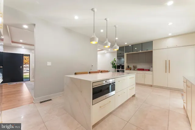 $993,900 | 528 Hoyt Road, Huntingdon Valley, PA 19006