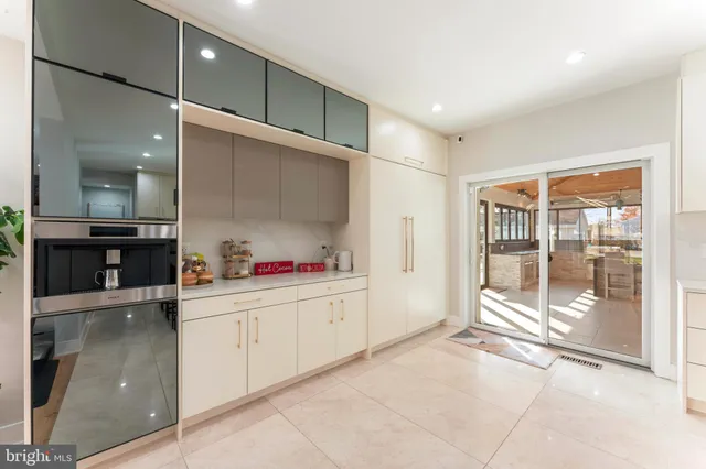 $993,900 | 528 Hoyt Road, Huntingdon Valley, PA 19006