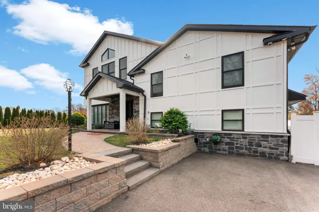 $993,900 | 528 Hoyt Road, Huntingdon Valley, PA 19006