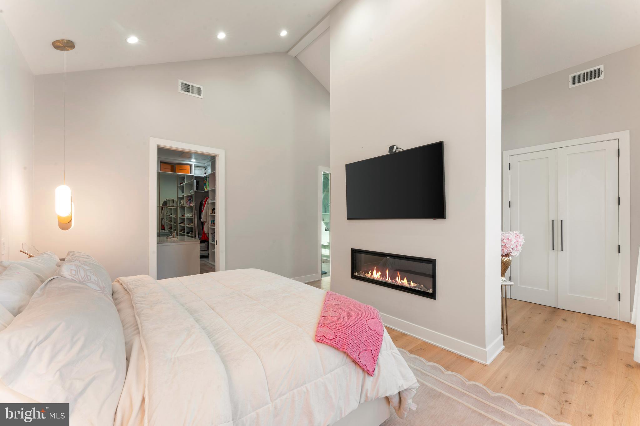 528 Hoyt Road Huntingdon Valley, PA 19006 - Photo 26 of 56 a bedroom with a bed and a flat screen tv