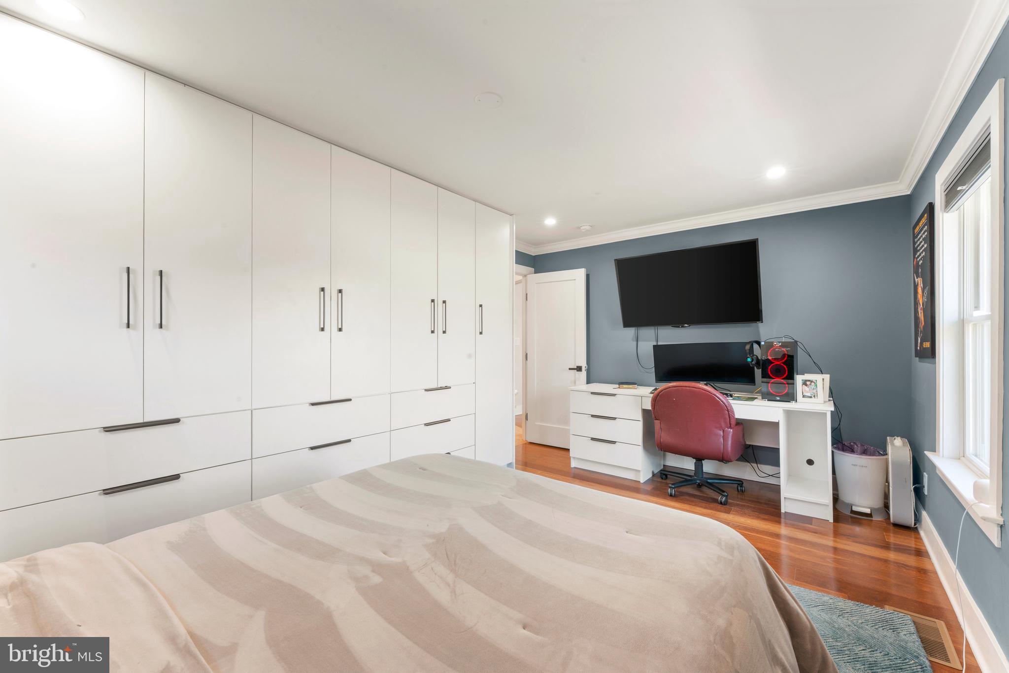 528 Hoyt Road Huntingdon Valley, PA 19006 - Photo 38 of 56 a bedroom with bed and tv