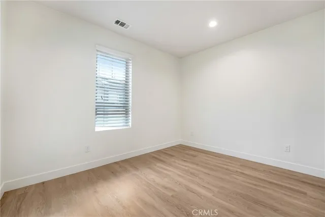 $4,000 | 7209 North Chestnut Lane, Van Nuys, CA 91405