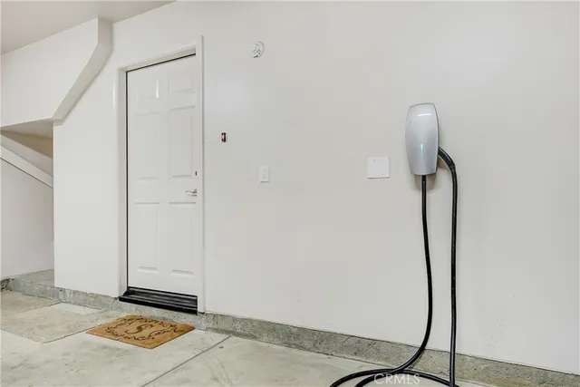 $4,000 | 7209 North Chestnut Lane, Van Nuys, CA 91405