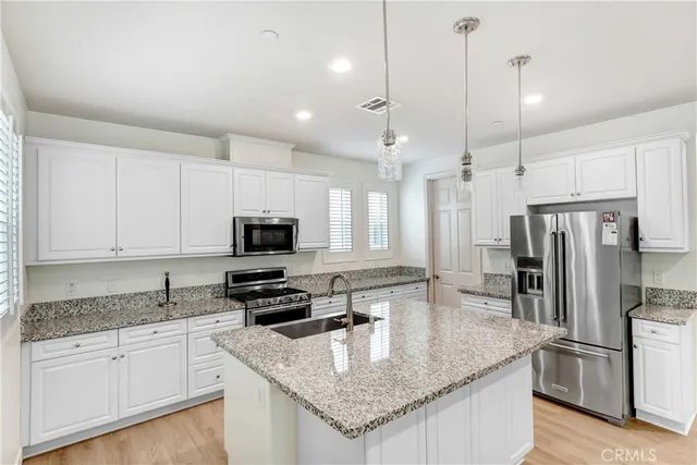 $4,000 | 7209 North Chestnut Lane, Van Nuys, CA 91405